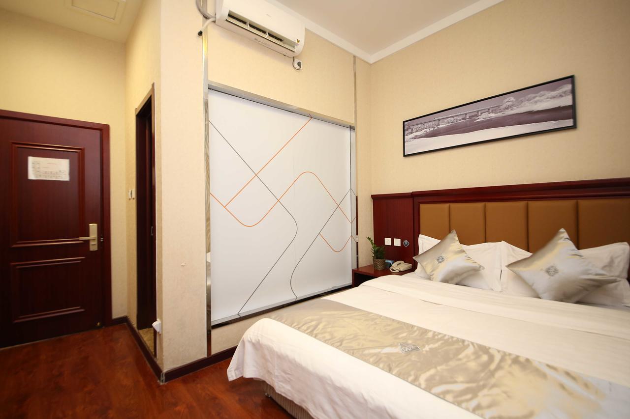Chonpines Hotel Чанчунь Экстерьер фото