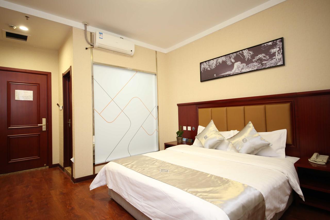 Chonpines Hotel Чанчунь Экстерьер фото