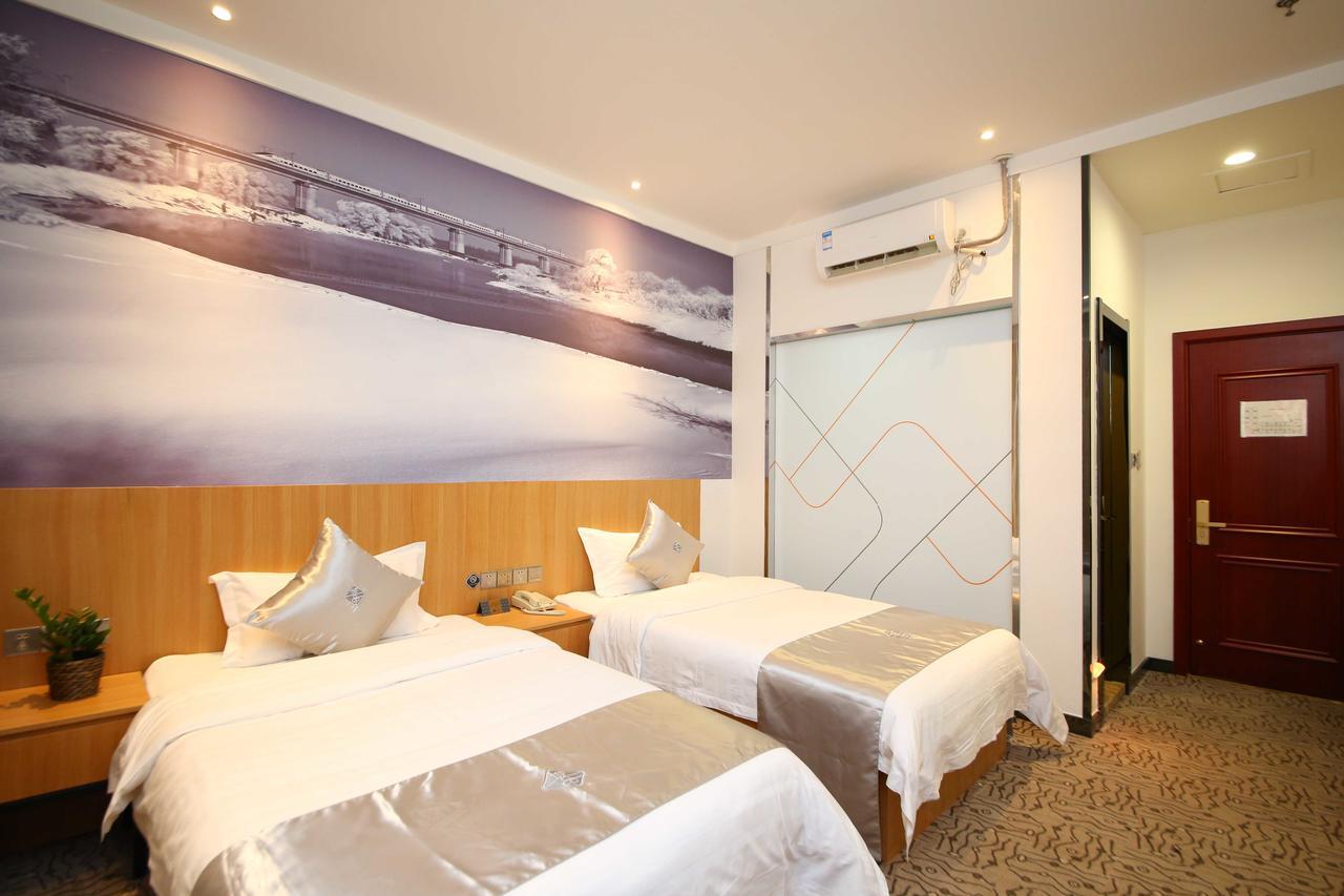 Chonpines Hotel Чанчунь Экстерьер фото