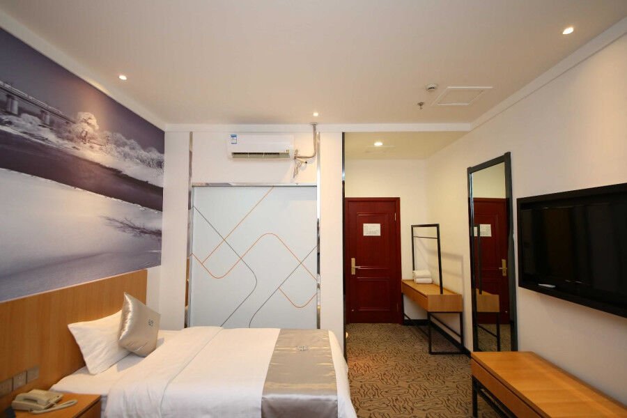 Chonpines Hotel Чанчунь Экстерьер фото